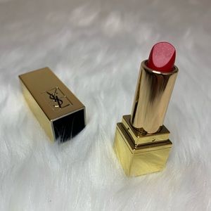 YVES SAINT LAURENT Rogue Pur Couture Lipstick